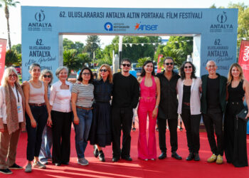 Altın Portakal’da Övgüler Yağdı: Erkan Kolçak Köstendil’den Vefa Dersi