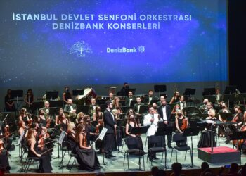 İDSO Konserinde Atatürk Kültür Merkezi’nde Cumhuriyet Coşkusu Yaşandı