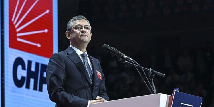 CHP Kurultayı’ndan Tarihi Oy Birliği: Özgür Özel’e 1333 Delege Onayı 📜