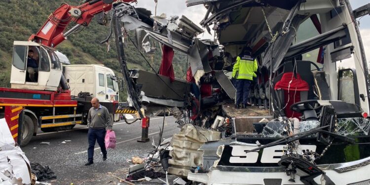 Osmaniye Otobüs Kazası: Korkunç Kaza: 6 Ölü, 11 Yaralı