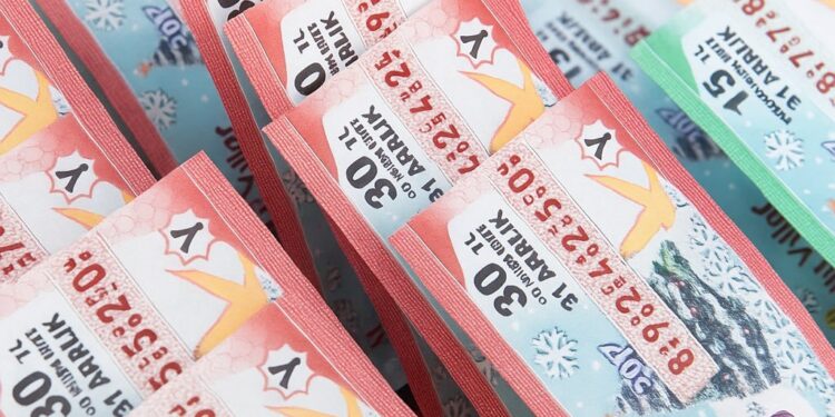 Cami Önünde Piyango Satışı Resmen Yasaklandı