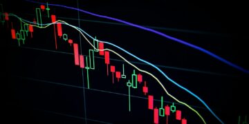 Siyah ekranda kırmızı ve yeşil mum grafiklerle gösterilen borsa düşüşü