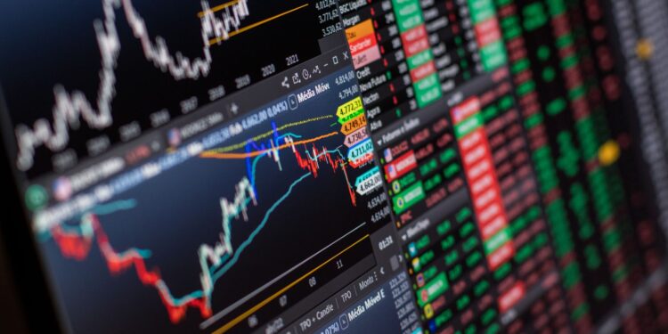 Koyu arkaplan üzerinde yeşil ve kırmızı renkli borsa grafik göstergeleri.