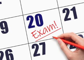 Takvim yaprağında 20. günün üzerine kırmızı kalemle Exam yazılmış.