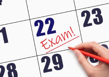 Takvim yaprağında 22 rakamının altında Exam yazılı kırmızı kalemle işaretlenmiş.